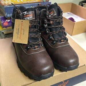 New in box. Jasper Brown weatherproof boots